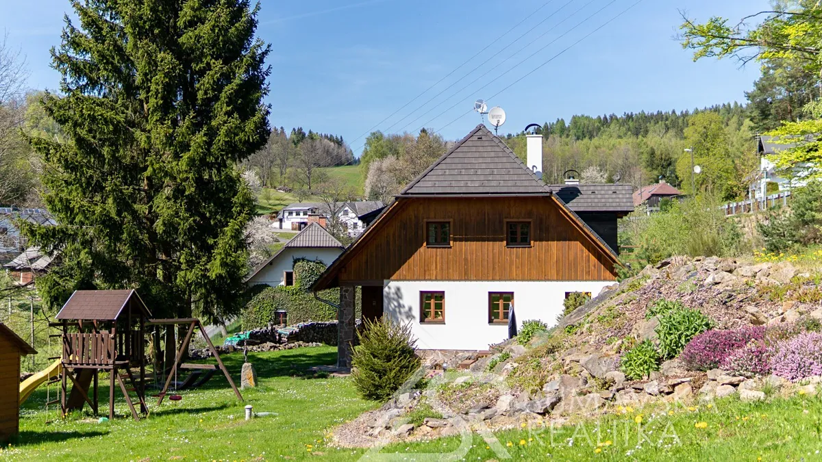 Prodej rodinného domu 259 m², pozemek 4093 m²